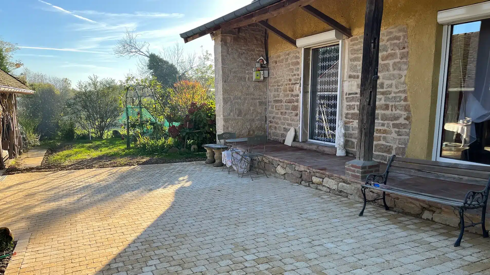 cour pavé dans l'ain